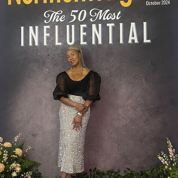 Meet your Posher, DeeDee (LookLiveStylish.com) - Picture 3 of 4